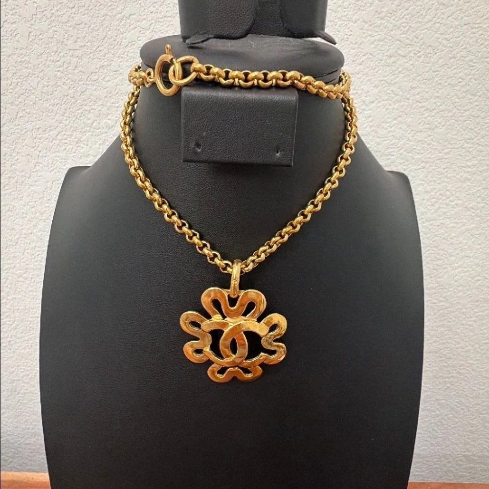 CHANEL Gold-Tone Floral CC Pendant Necklace